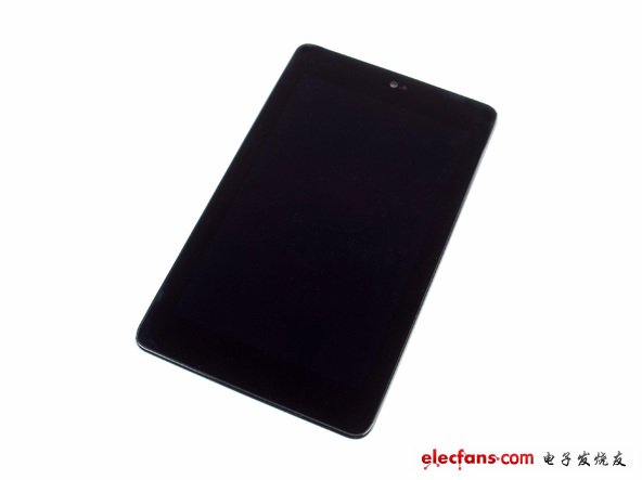 谷歌Nexus 7內(nèi)部主要硬件組成：8 or 16 GB 硬盤；1 GB RAM；四核Tegra 3處理器