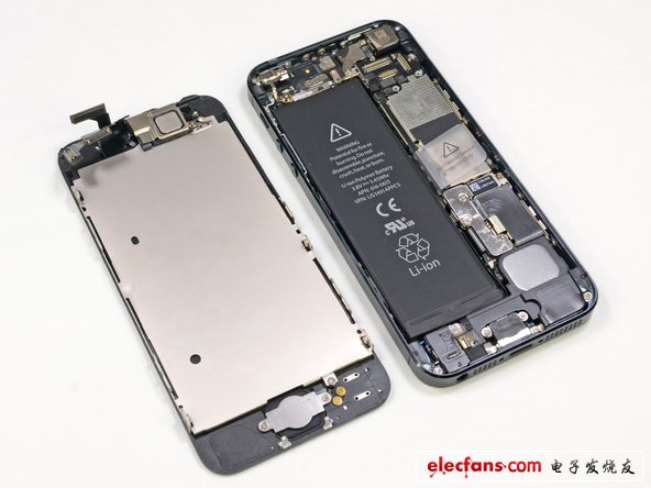 iphone5內部及顯示屏前后蓋一覽無遺。我們可以看到什么？大容量電池？天線連接器？麥克風？攝像機？手機振動器